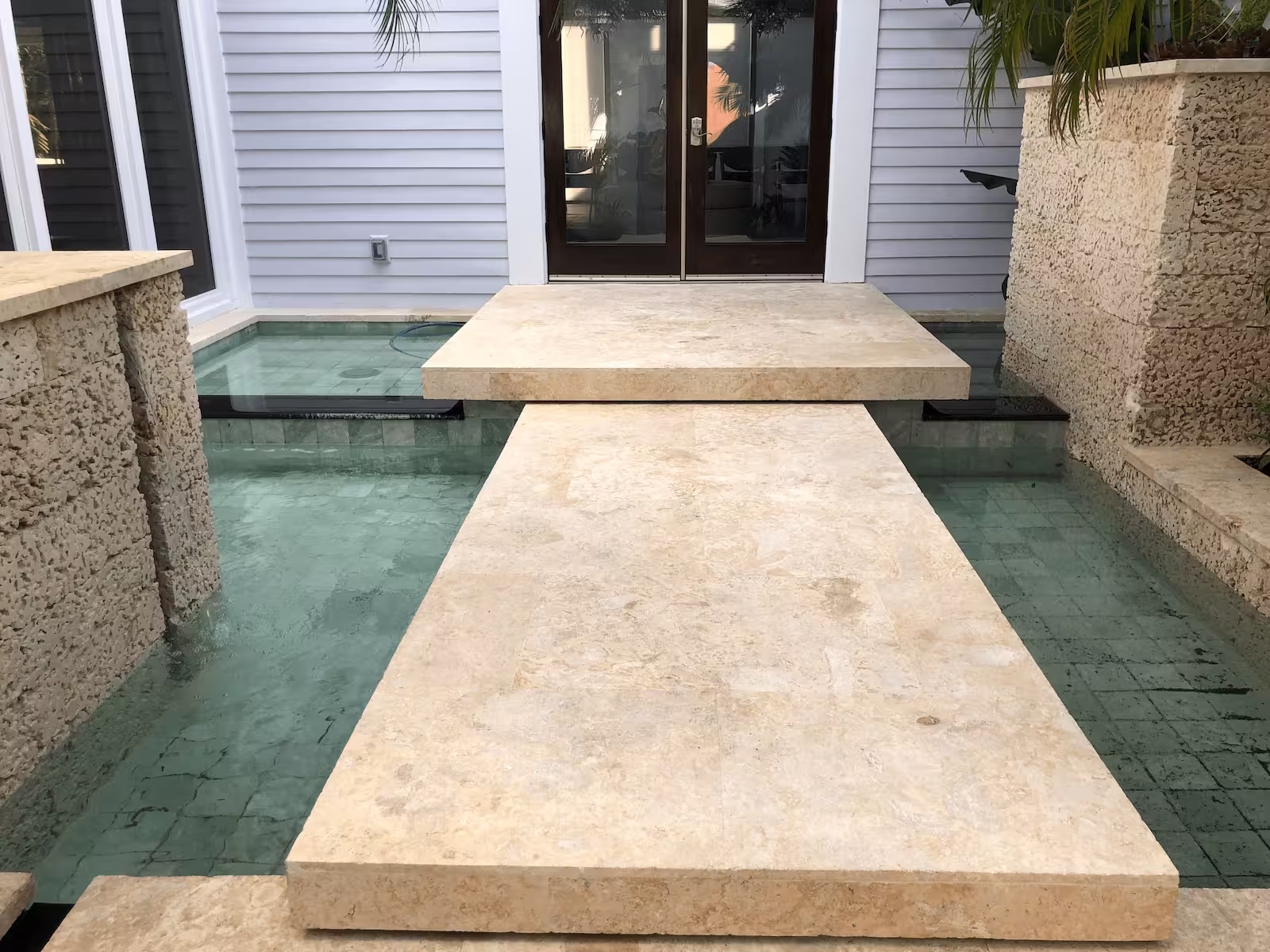 Calypso Coral standard selection saw cut entry hall