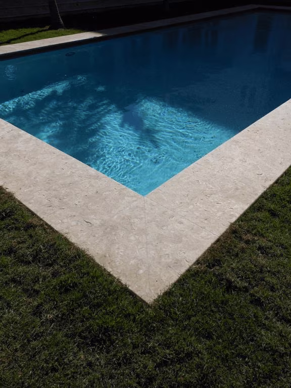 Caribbean Shell Stone brushed 24x24 pool coping